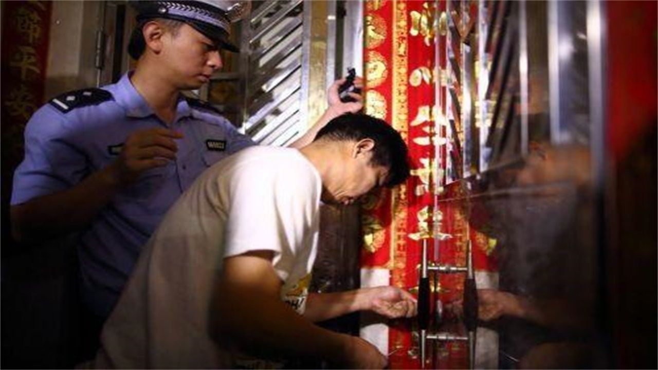 田湾乡请开锁师傅开了锁后，师傅为什么一般都不进门，就算主人请也不进去？